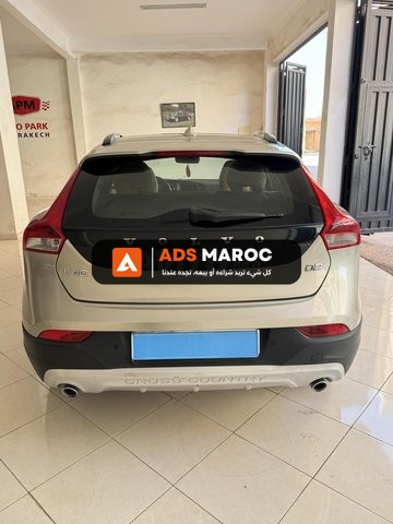 Volvo V40 Diesel Automatique 2019 à Marrakech