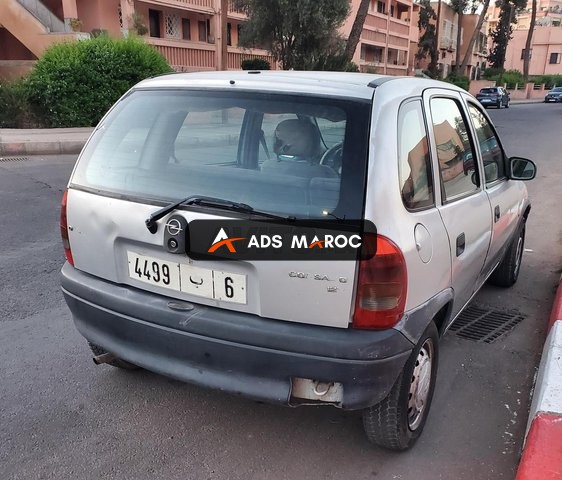 Opel Corsa Essence Manuelle 1998 à Marrakech