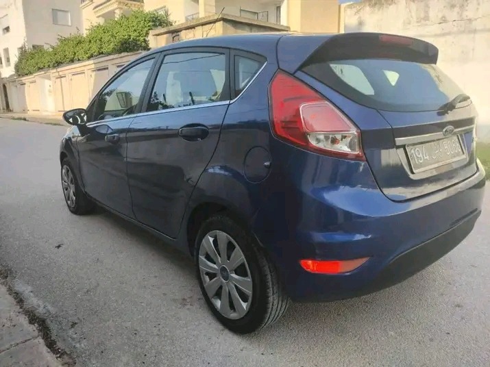 FORD FIESTA TITANIUM PREMIÈRE MAIN TRÈS PROPRE