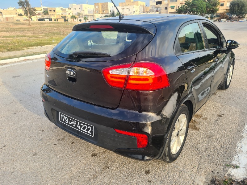 Kia RIO Essence 2015