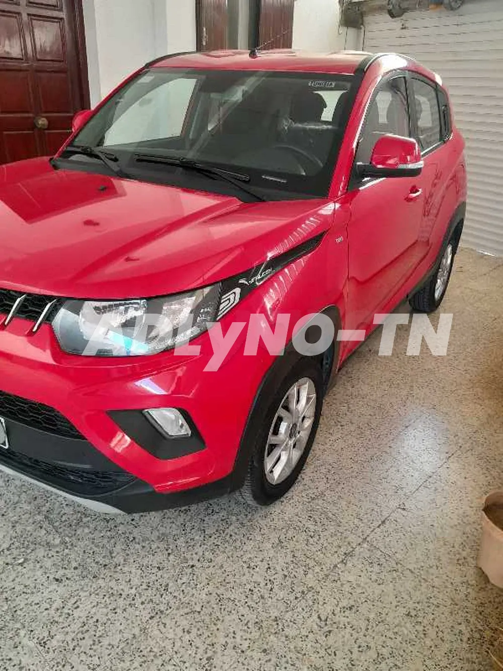 MAHINDRA KUV 100 K6 +