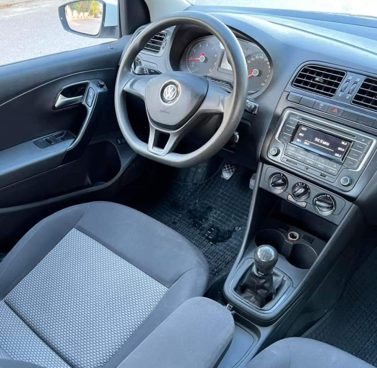 Volkswagen Polo Sedan 