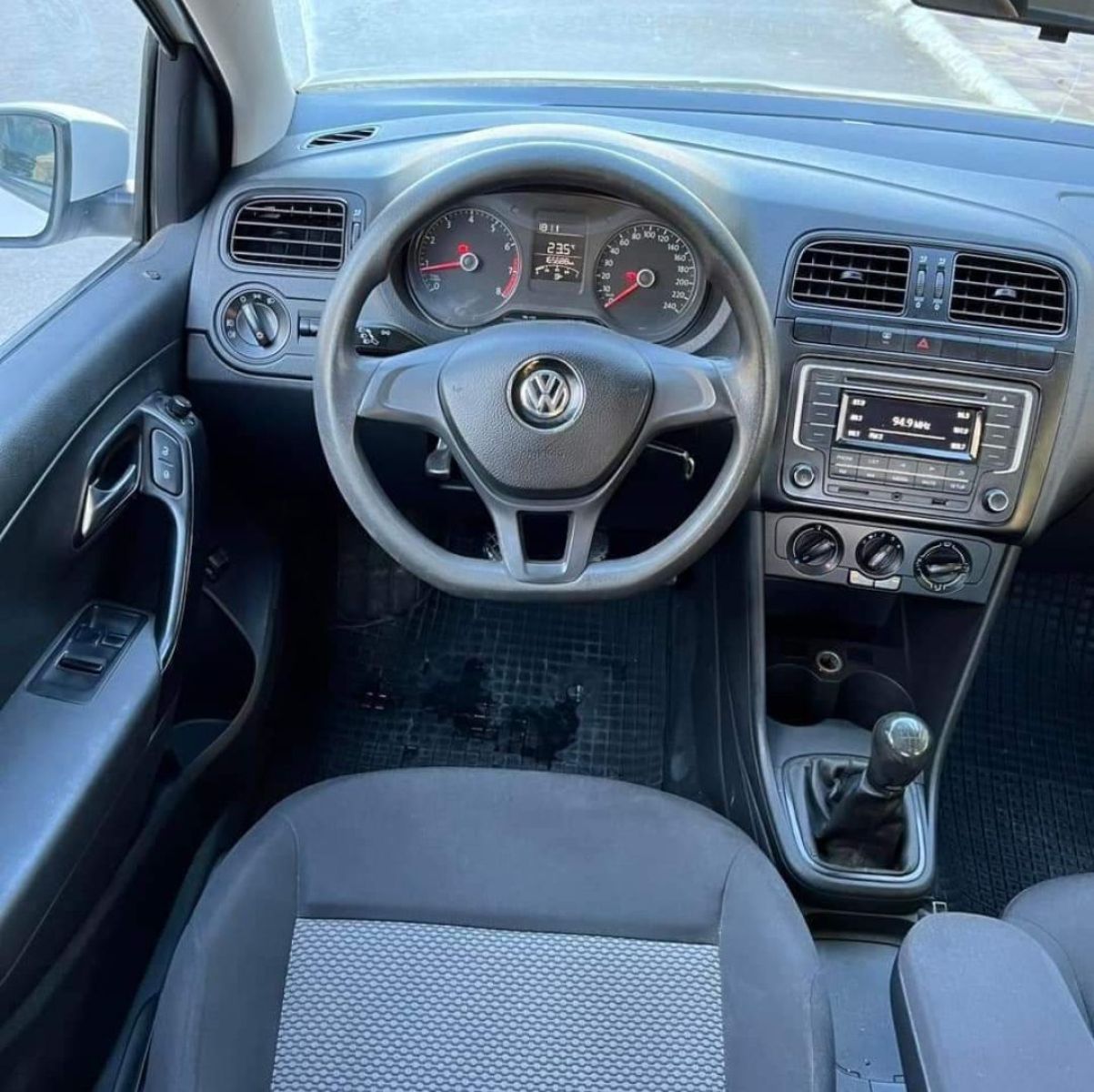 Volkswagen Polo Sedan 