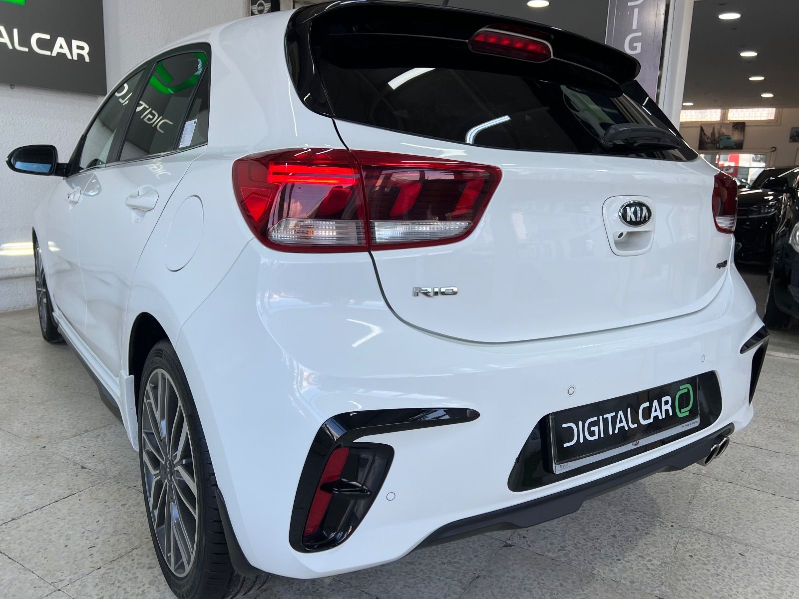 KIA Rio 5p GX