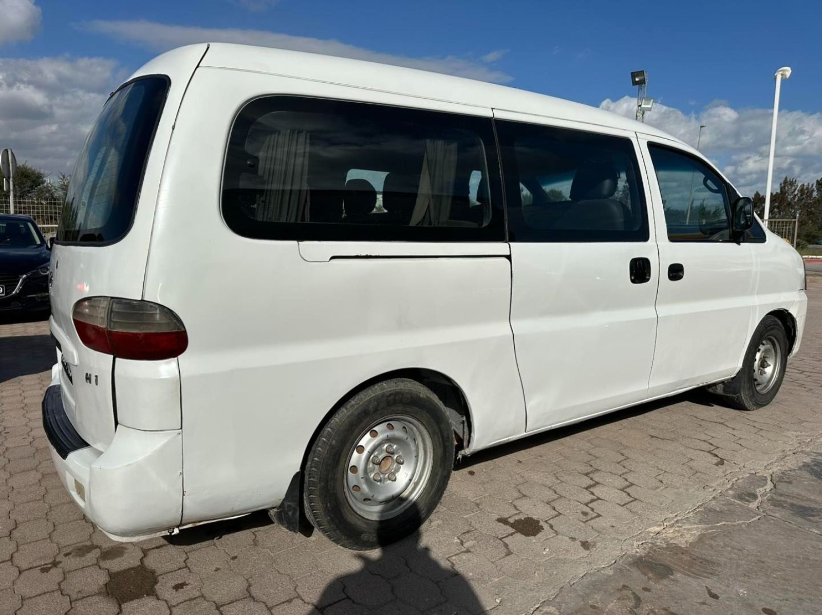 Hyundai H-1 