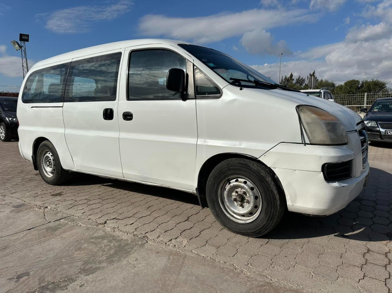 Hyundai H-1 