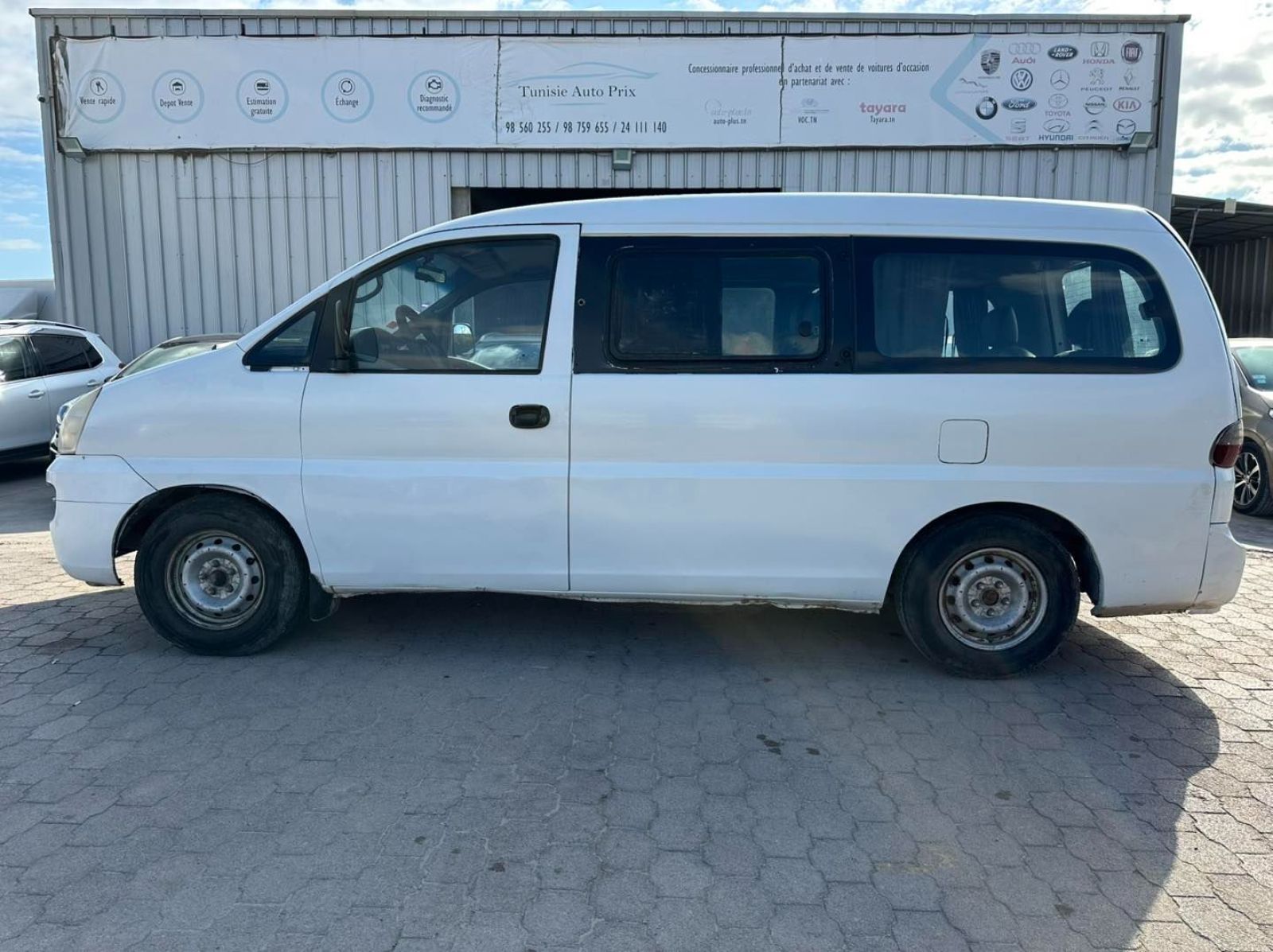 Hyundai H-1 