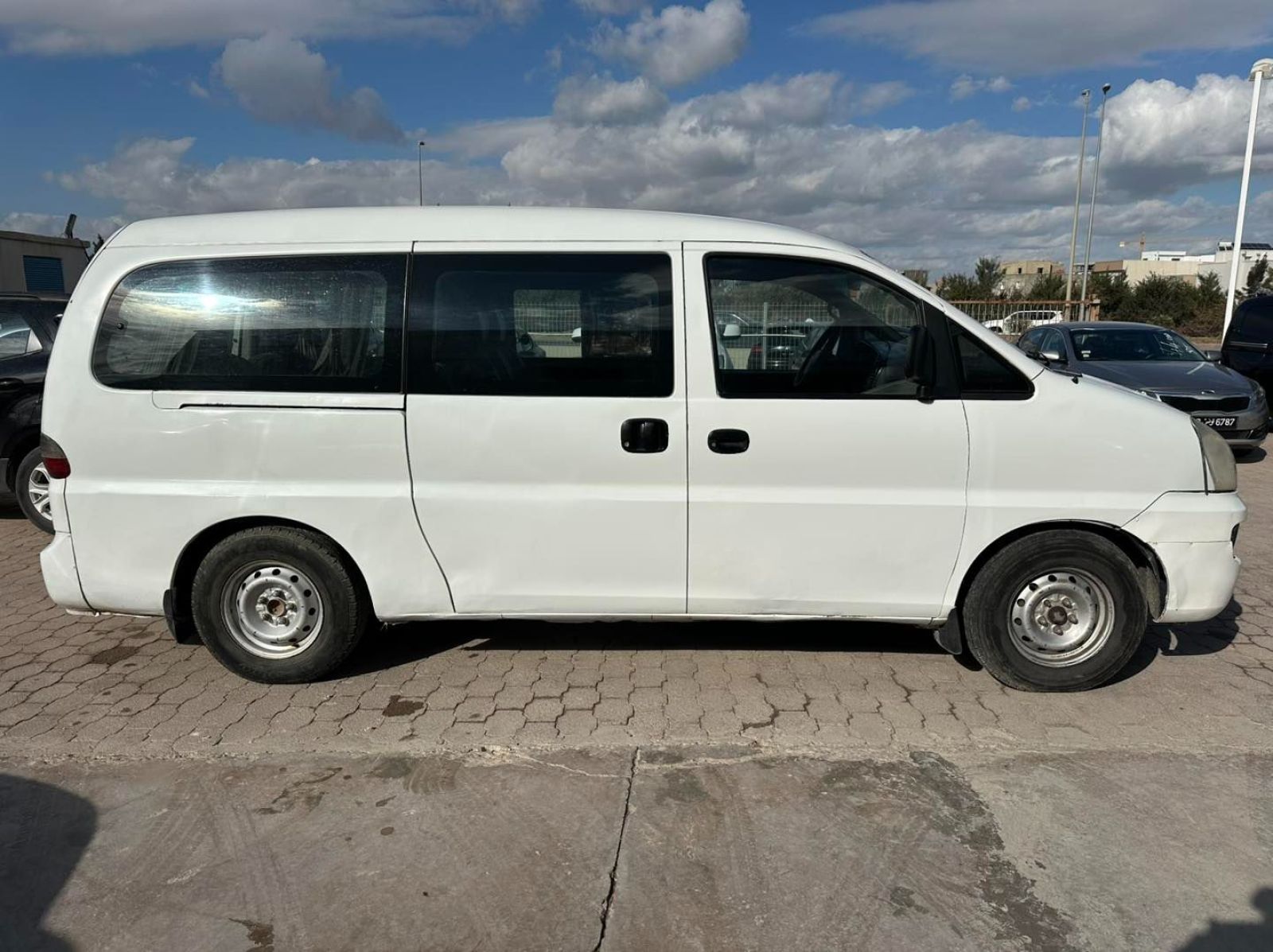 Hyundai H-1 