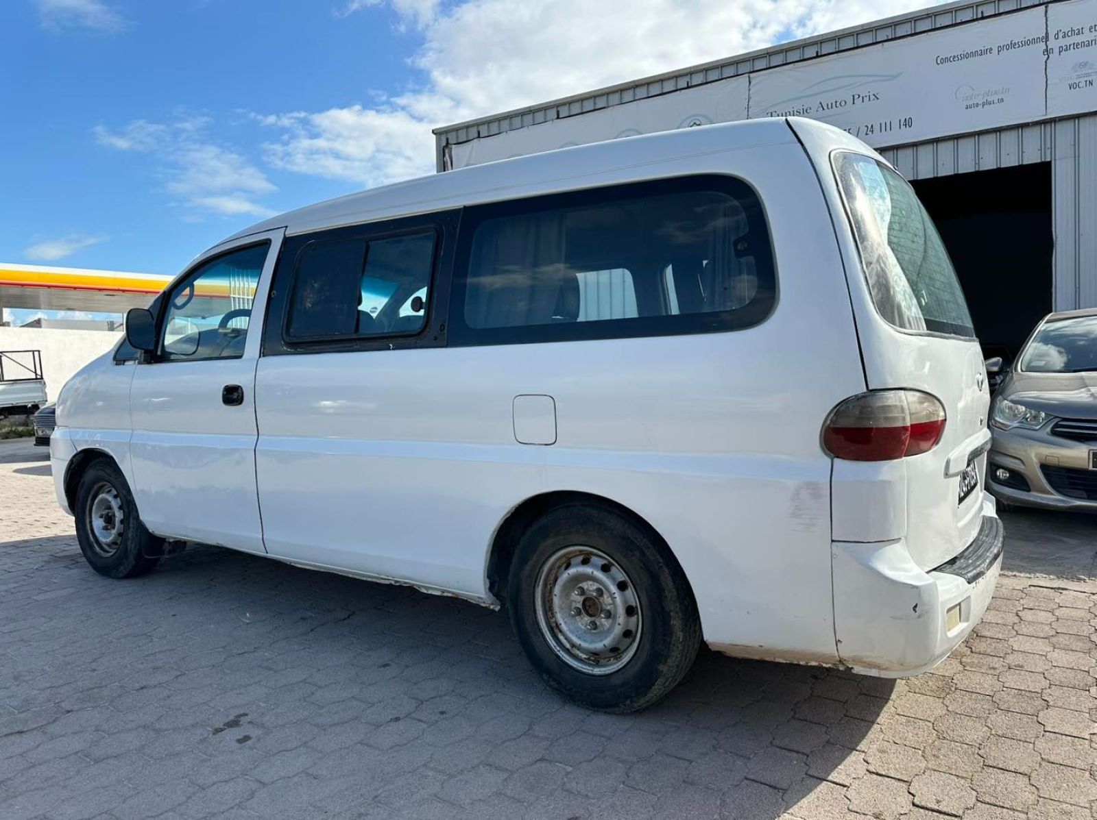 Hyundai H-1 