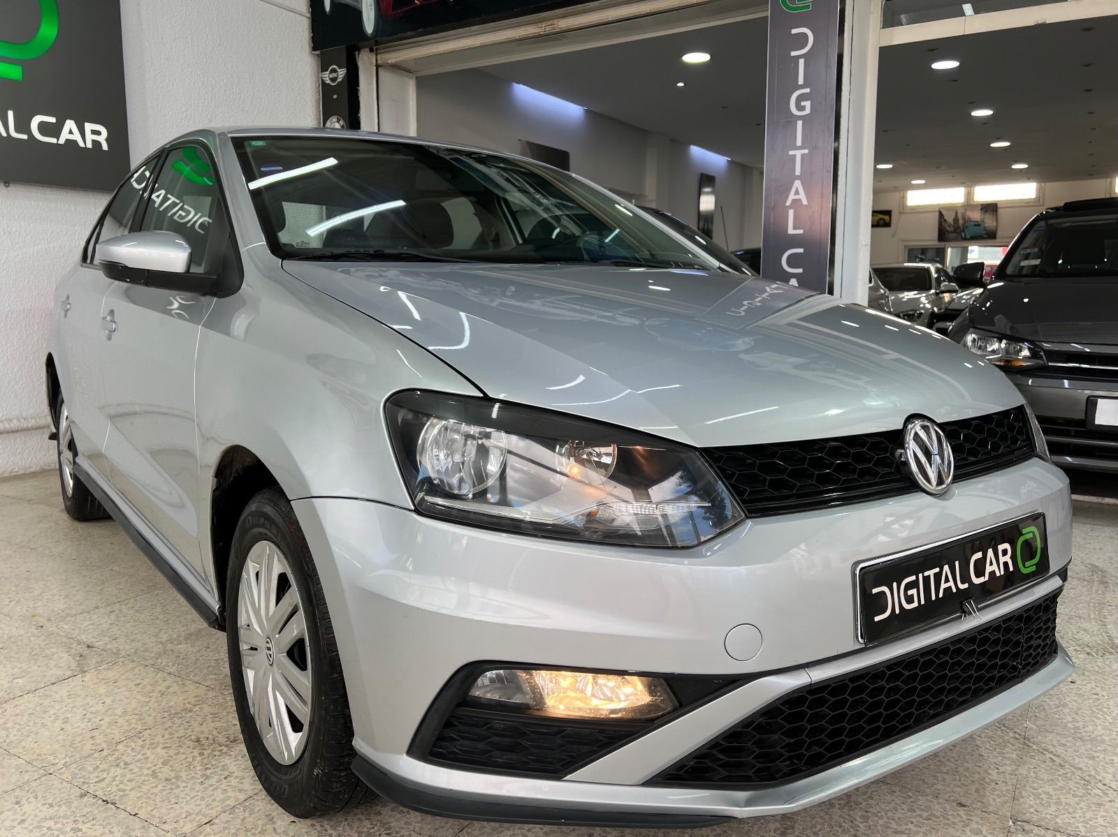 Volkswagen Polo Sedan 