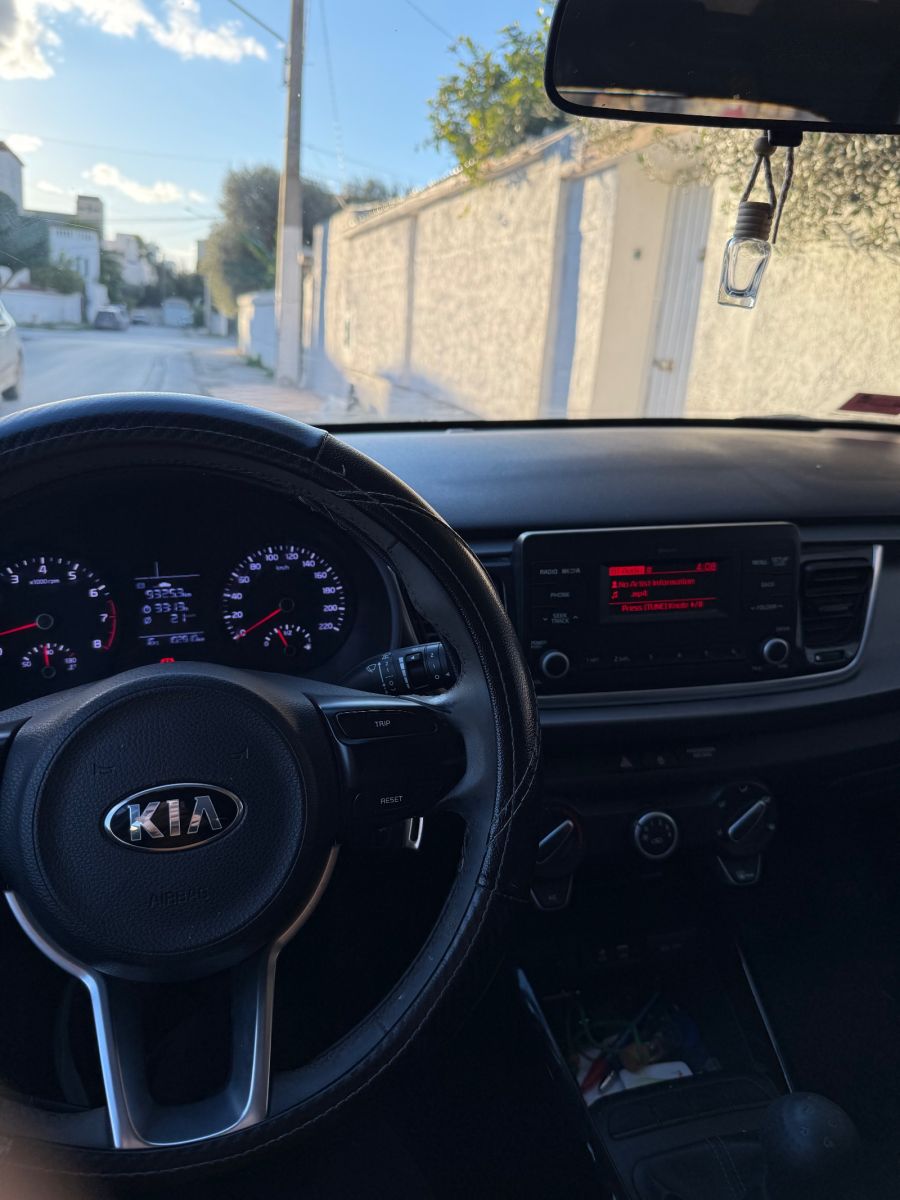 KIA Rio 5p EX