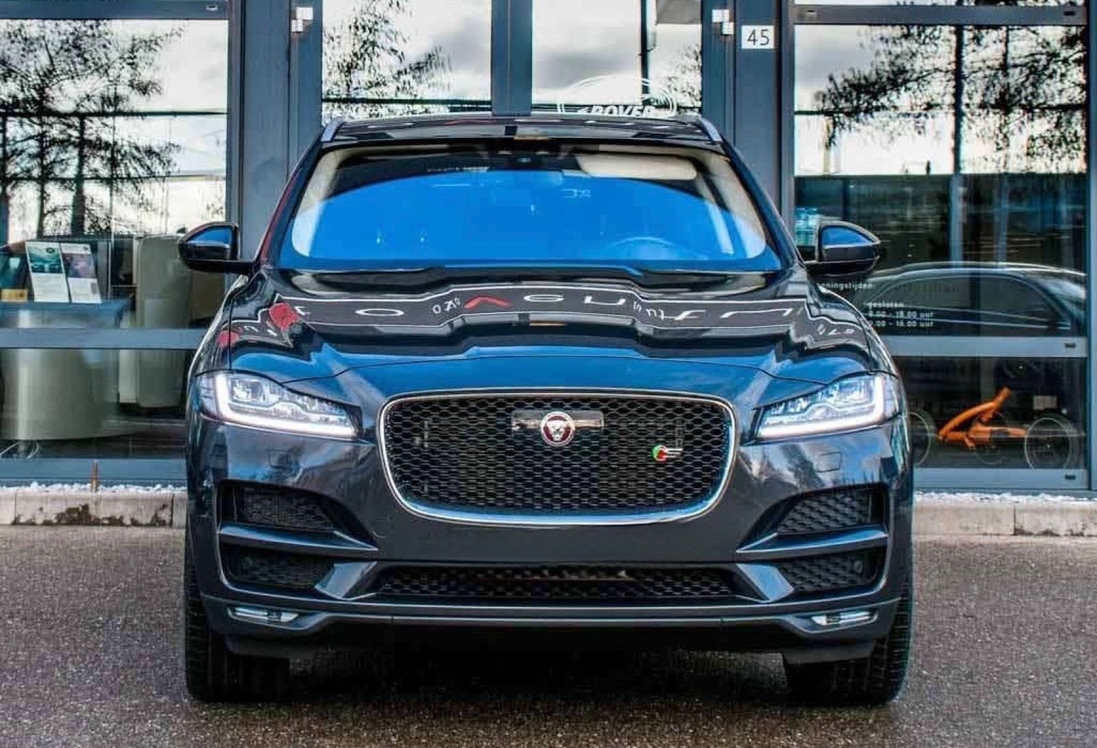 Jaguar F-Pace R_Dynamic