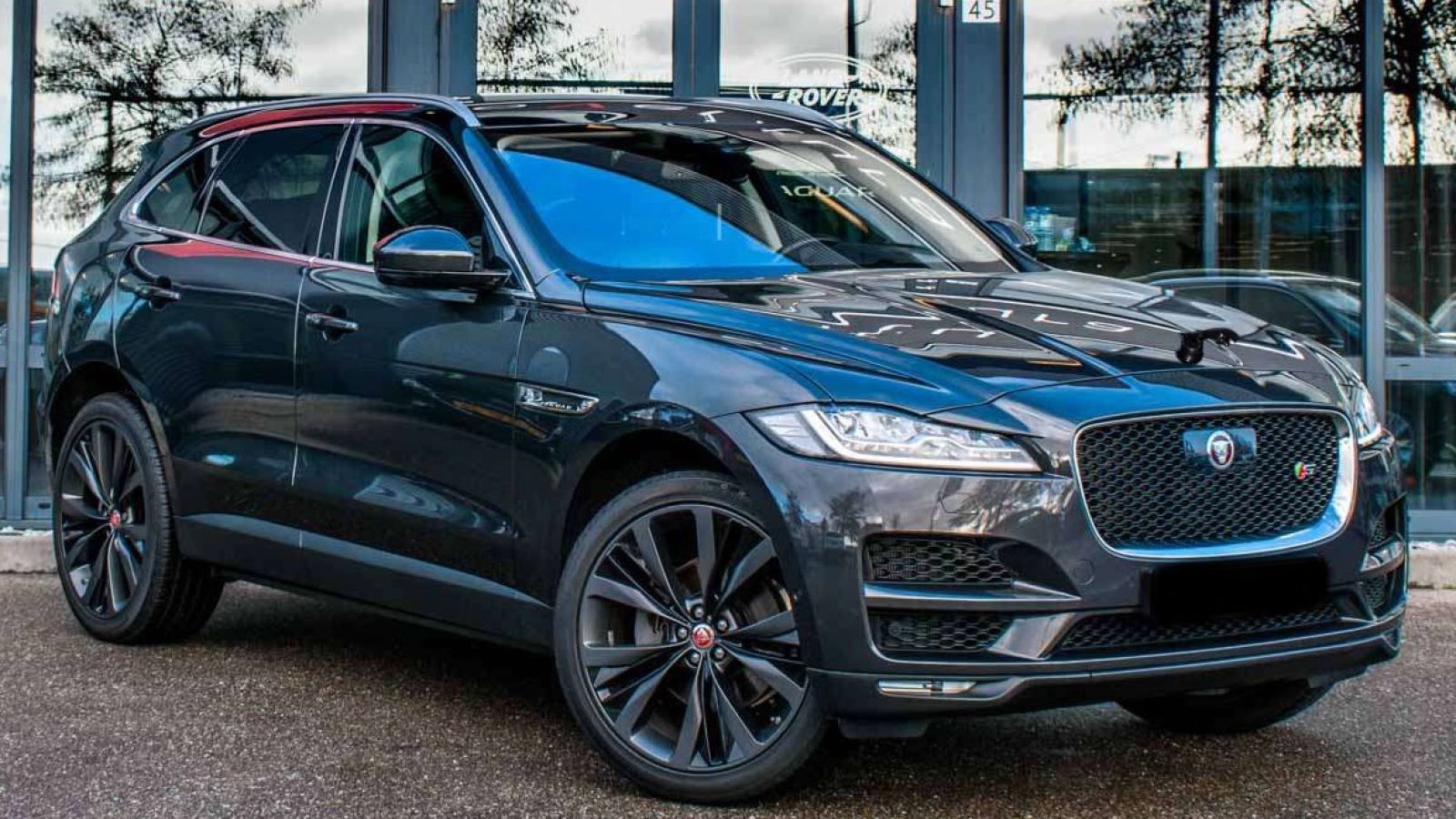 Jaguar F-Pace R_Dynamic