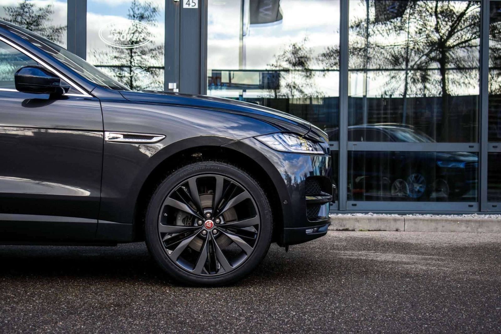 Jaguar F-Pace R_Dynamic