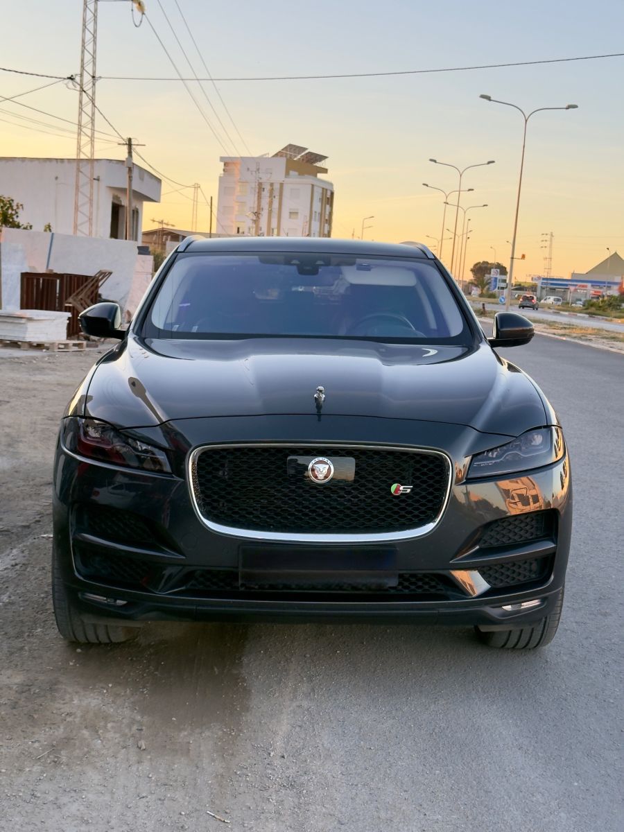 Jaguar F-Pace R_Dynamic