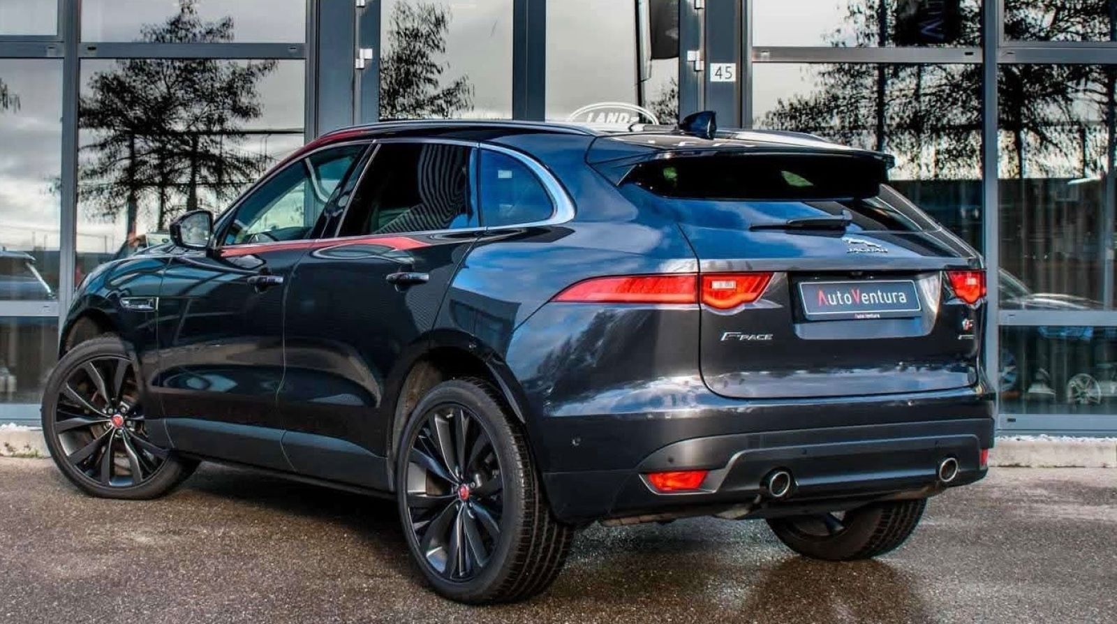 Jaguar F-Pace R_Dynamic