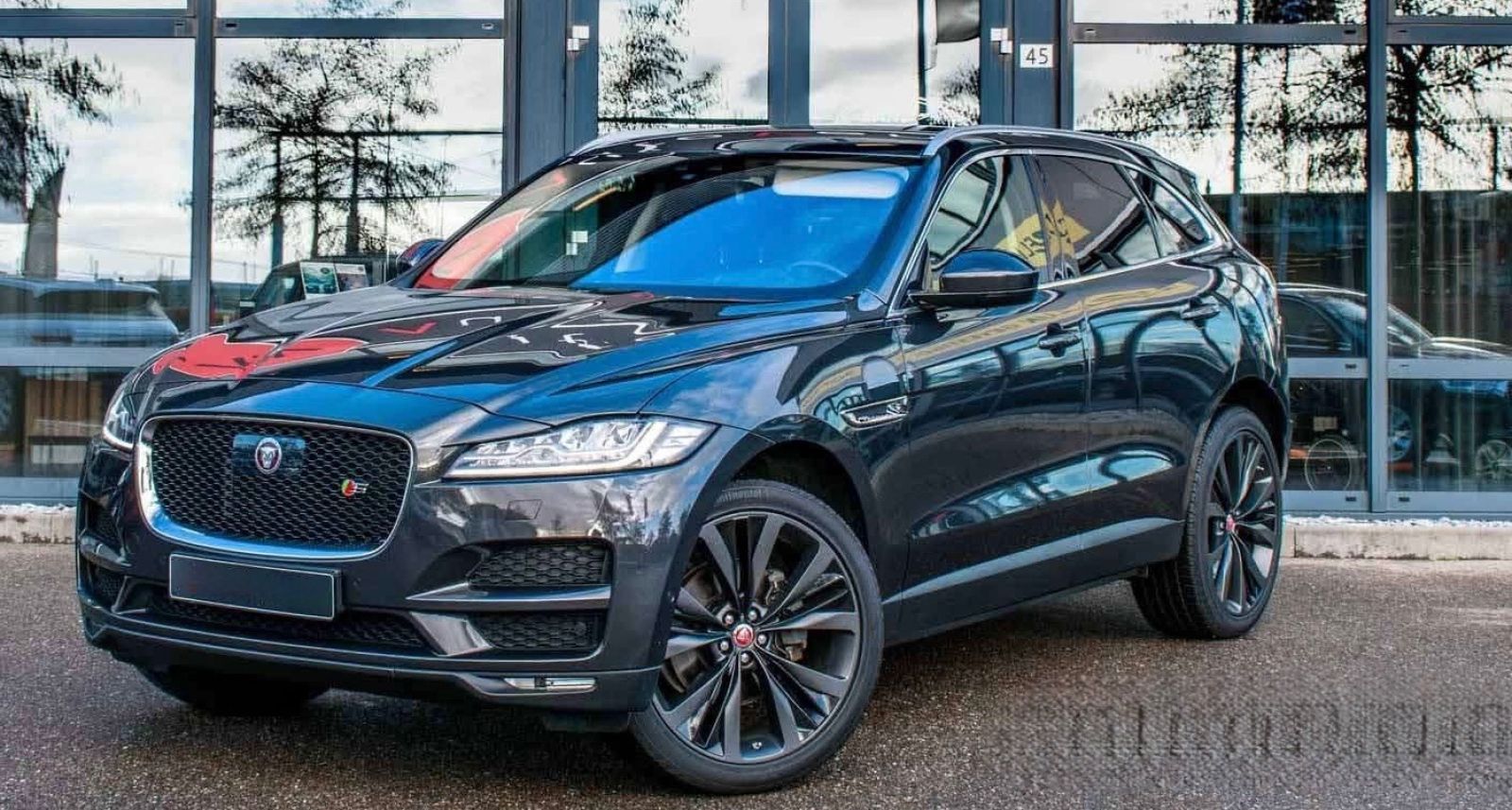 Jaguar F-Pace R_Dynamic