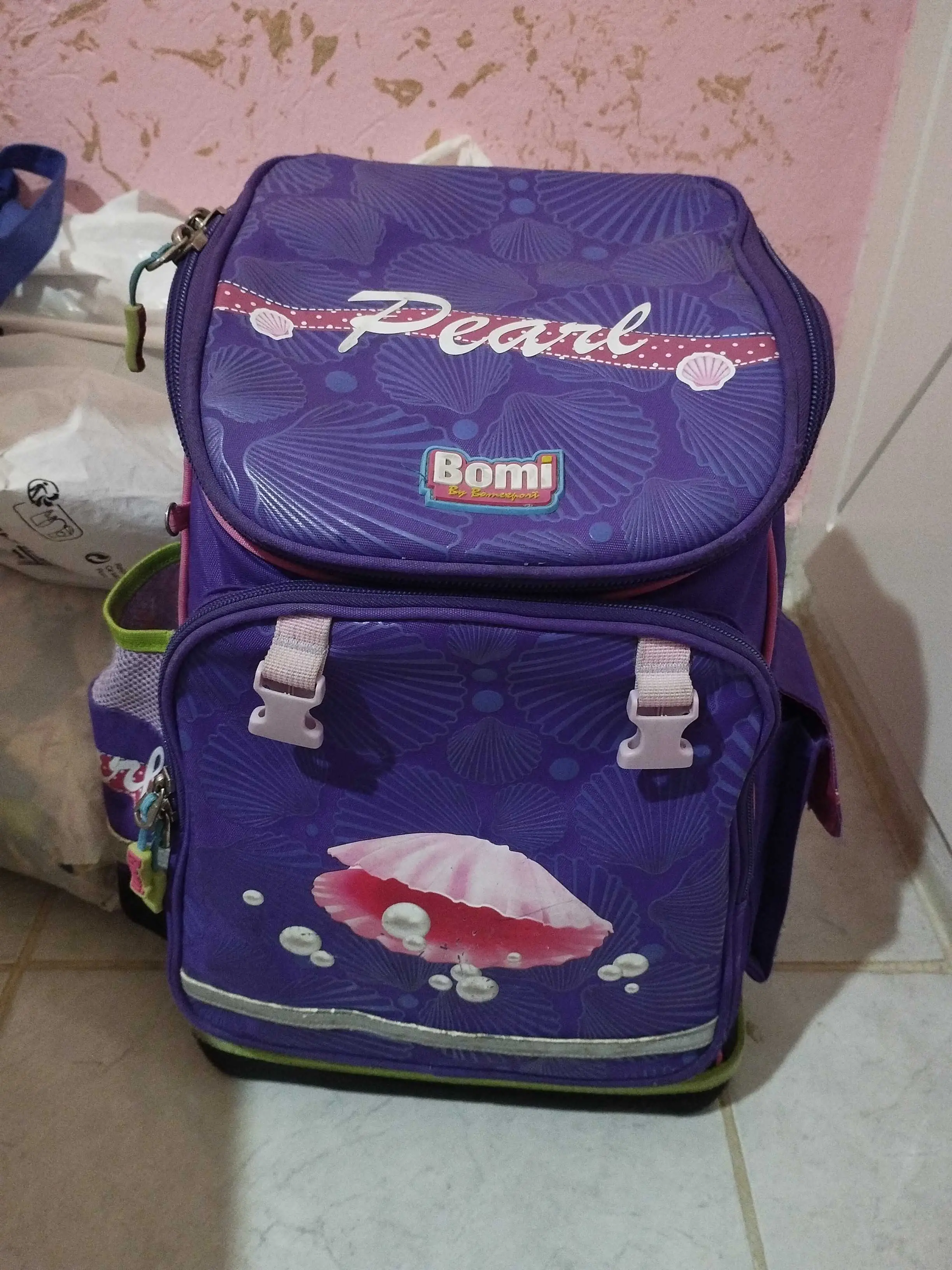  A vendre cartable Bomi pour filles 