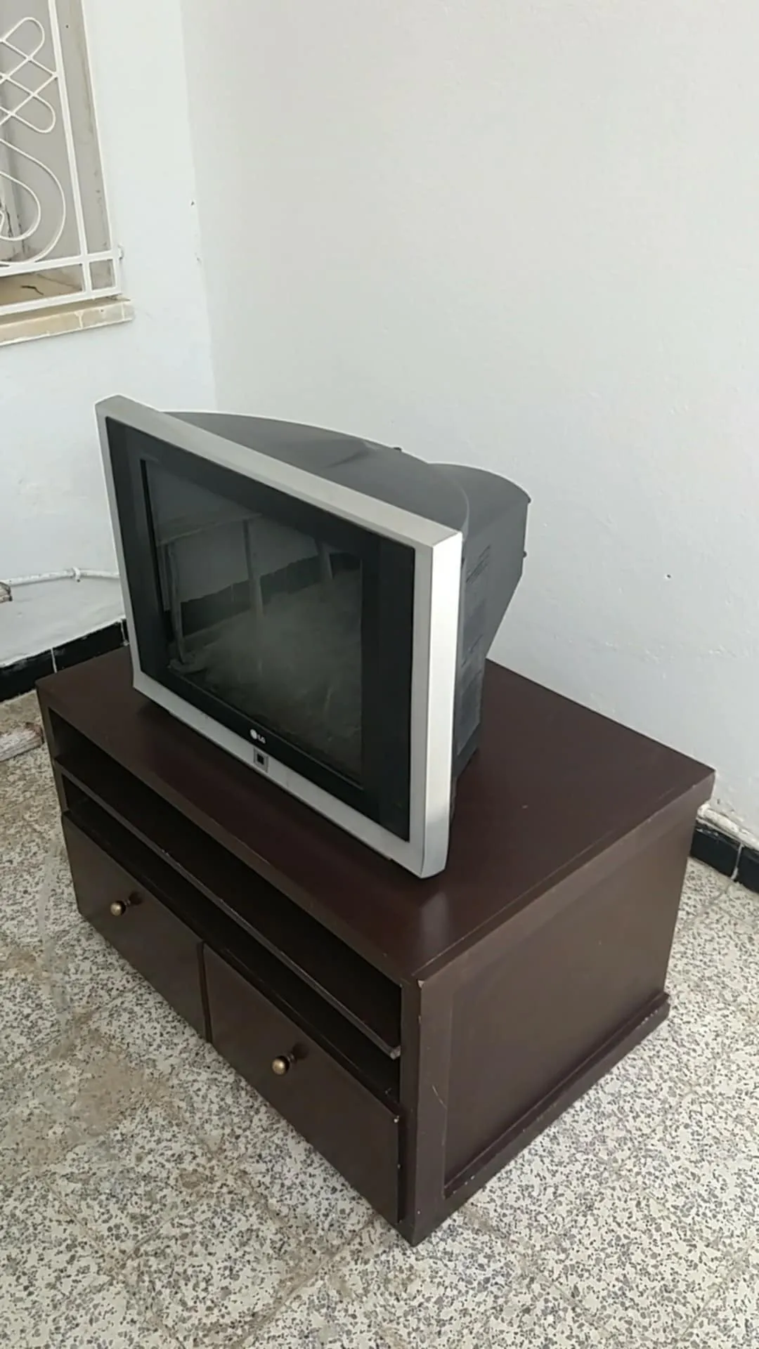  TV LG + Table 