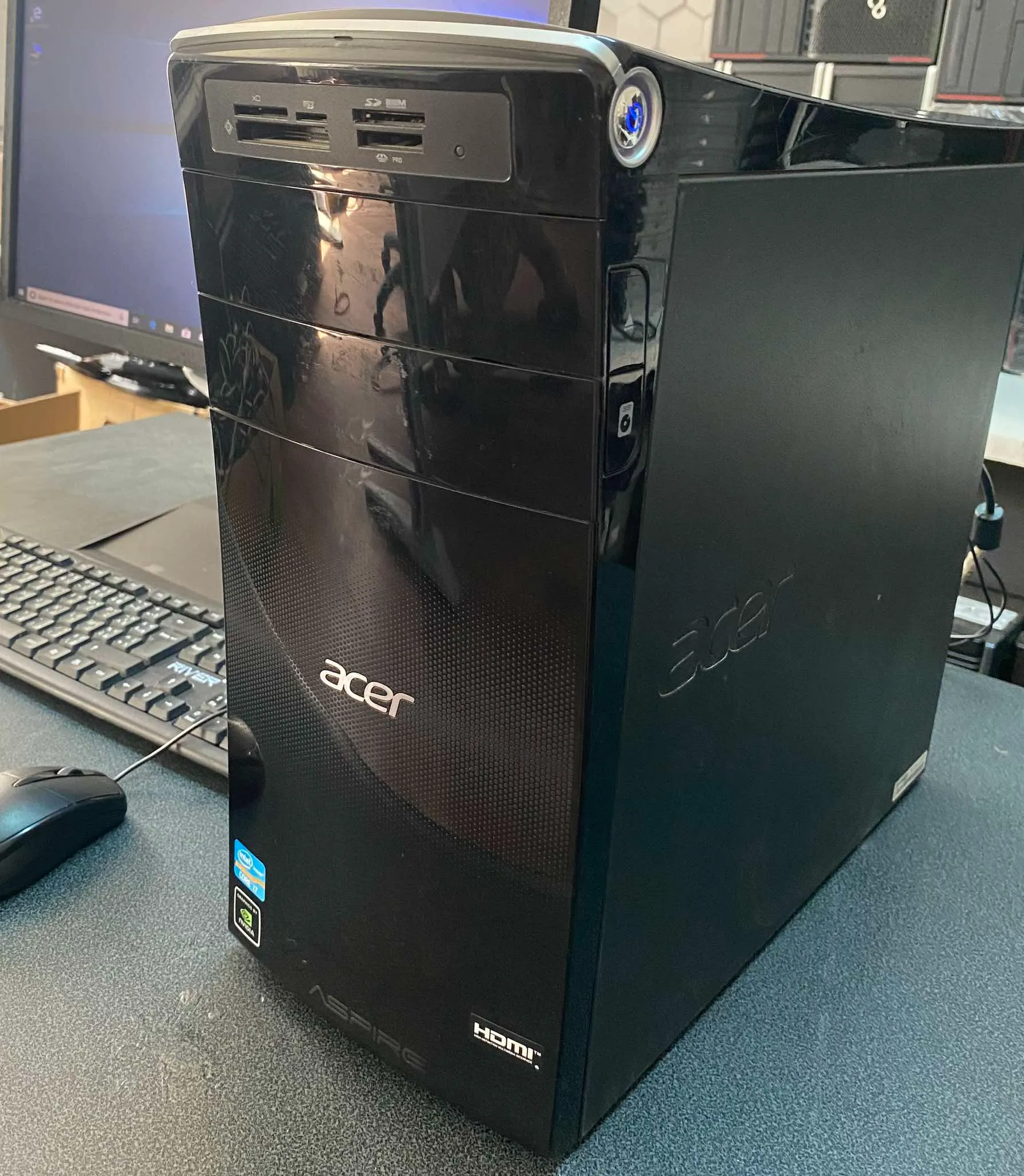  pc complet ou unité marque : Acer Garantie inclus contact : 21 263 601 