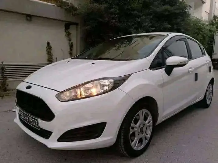  FORD FIESTA PREMIÈRE MAIN TRÈS PROPRE 