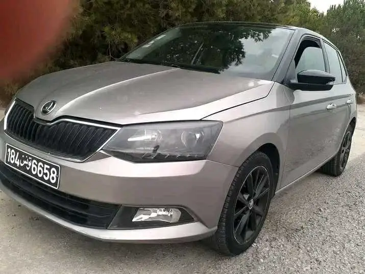  SKODA FABIA HATCH FULL OPTION PREMIÈRE MAIN 