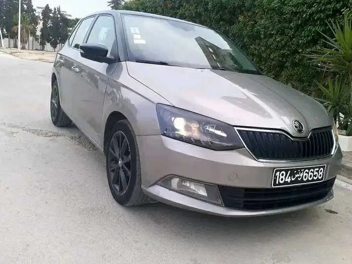  SKODA FABIA HATCH FULL OPTION PREMIÈRE MAIN 