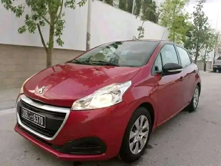  PEUGEOT 208 PREMIÈRE MAIN EN TRÈS BON ÉTAT 