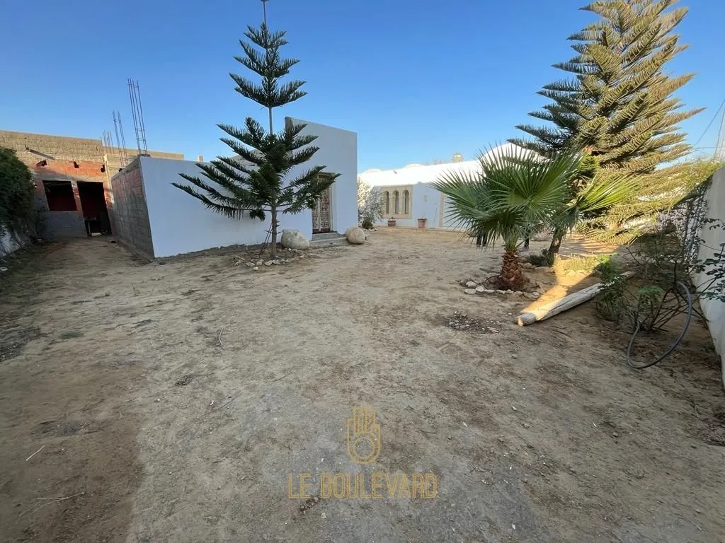  A Vendre Deux Villas à seulement 100 mètres de la route périphérique reliant Nabeul à Hammamet 