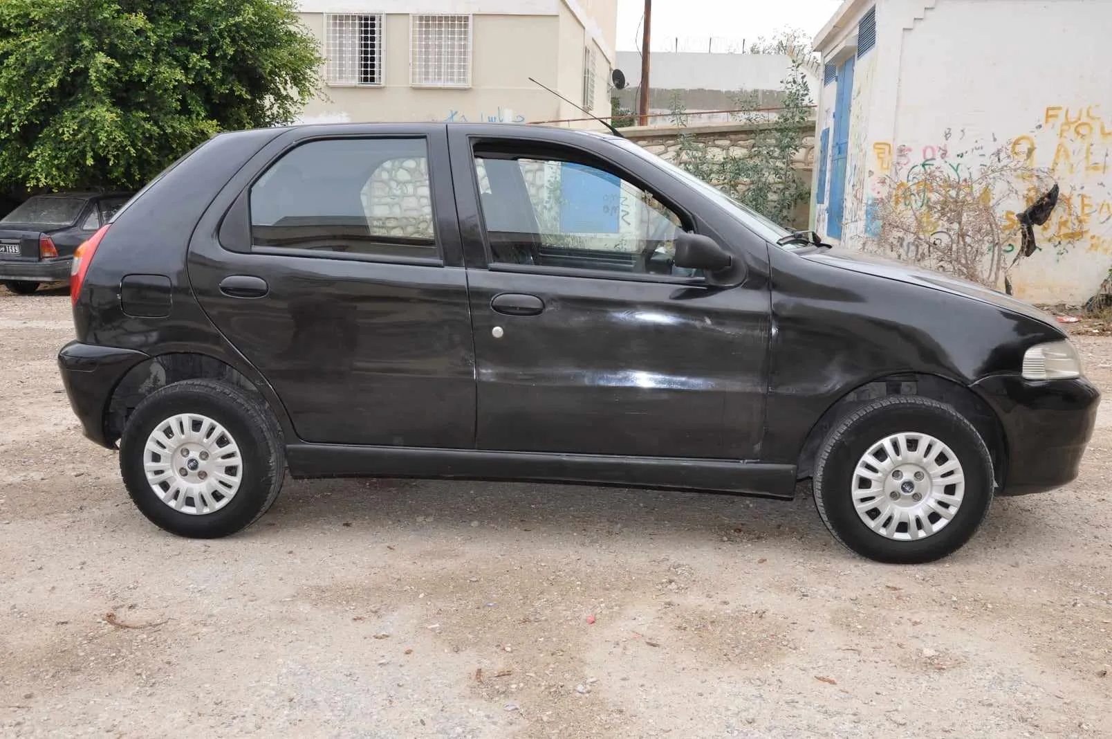  FIAT PALIO 2 Tel : 20.110.079 Prix 16.200 Dinar 