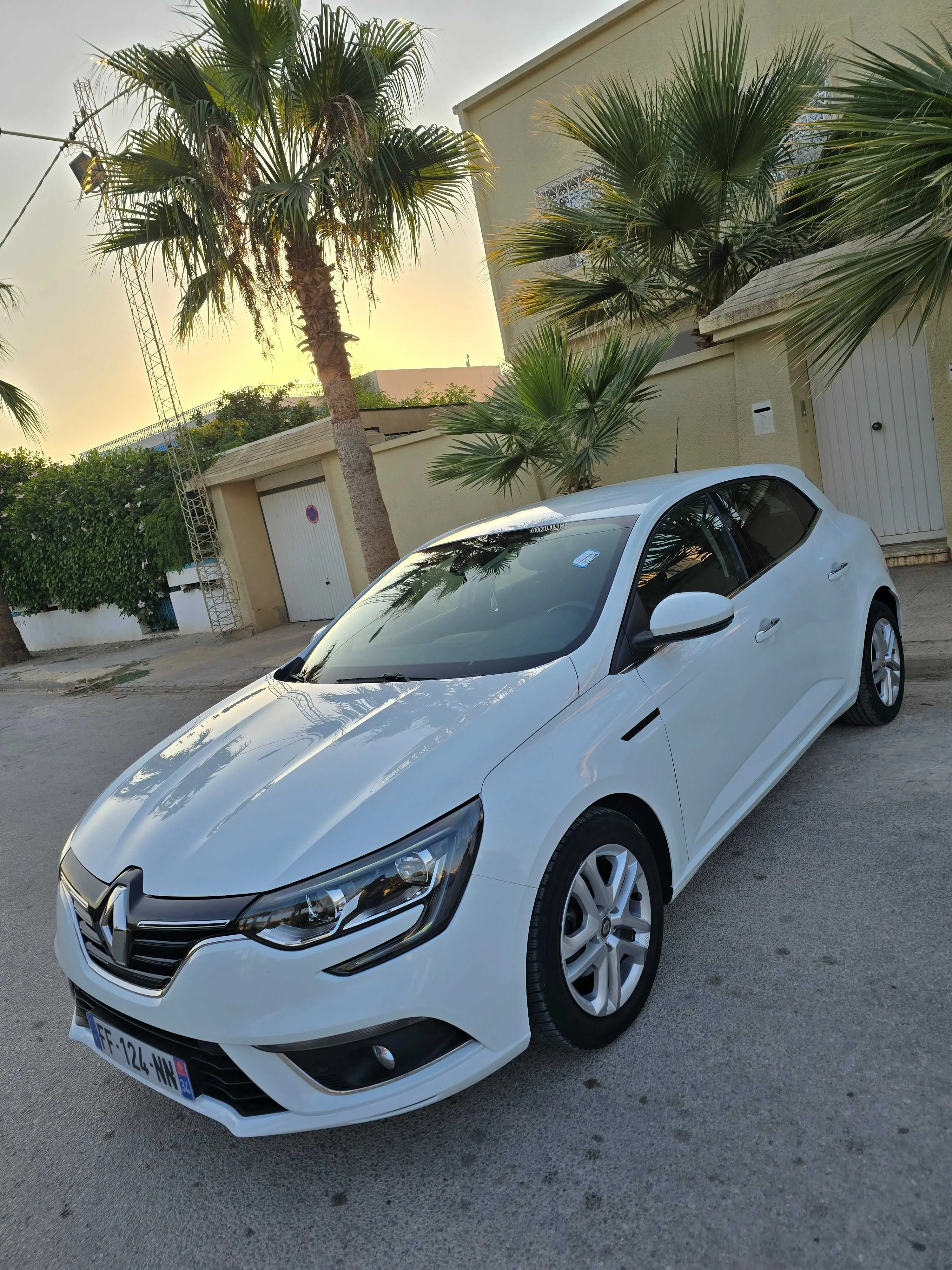  Av mégane 4 modèle 2020 dci 115cv boîte 6 ttoption importée dernière série tél 23964164 