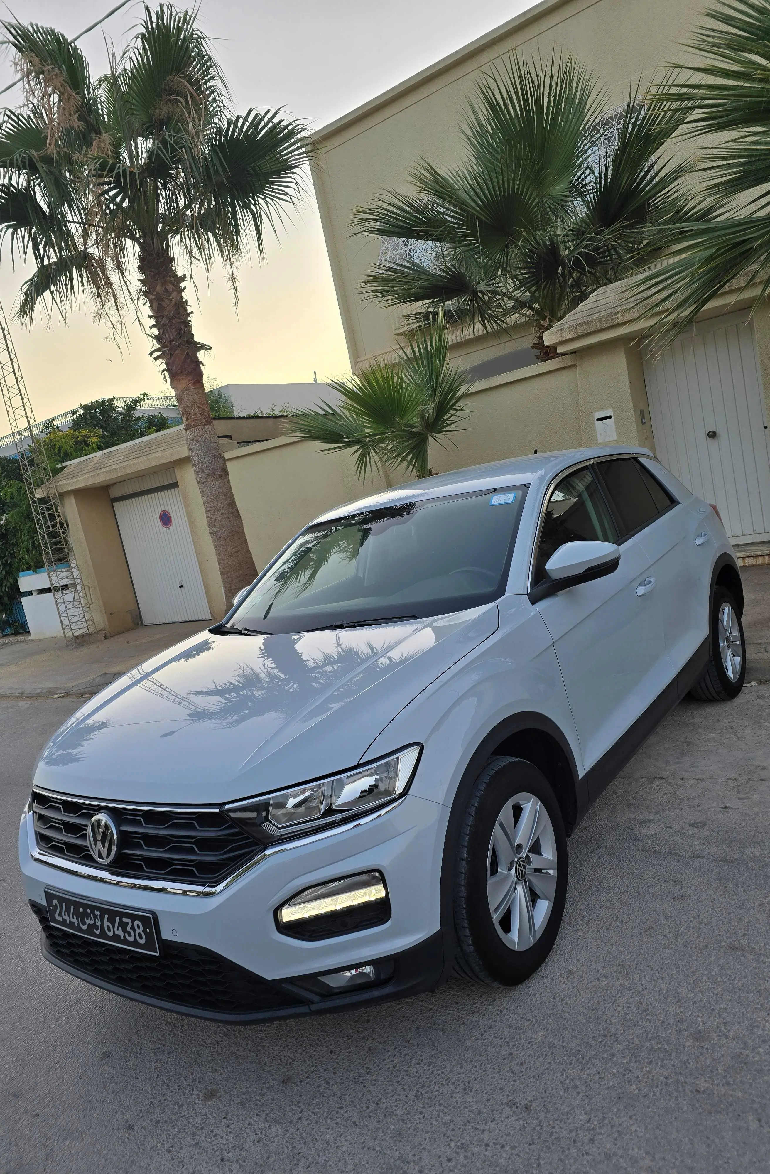  Av volkswagen T-ROC 2020 essence 6cv boîte 6 ttoption importée tél 23964164/27550530 