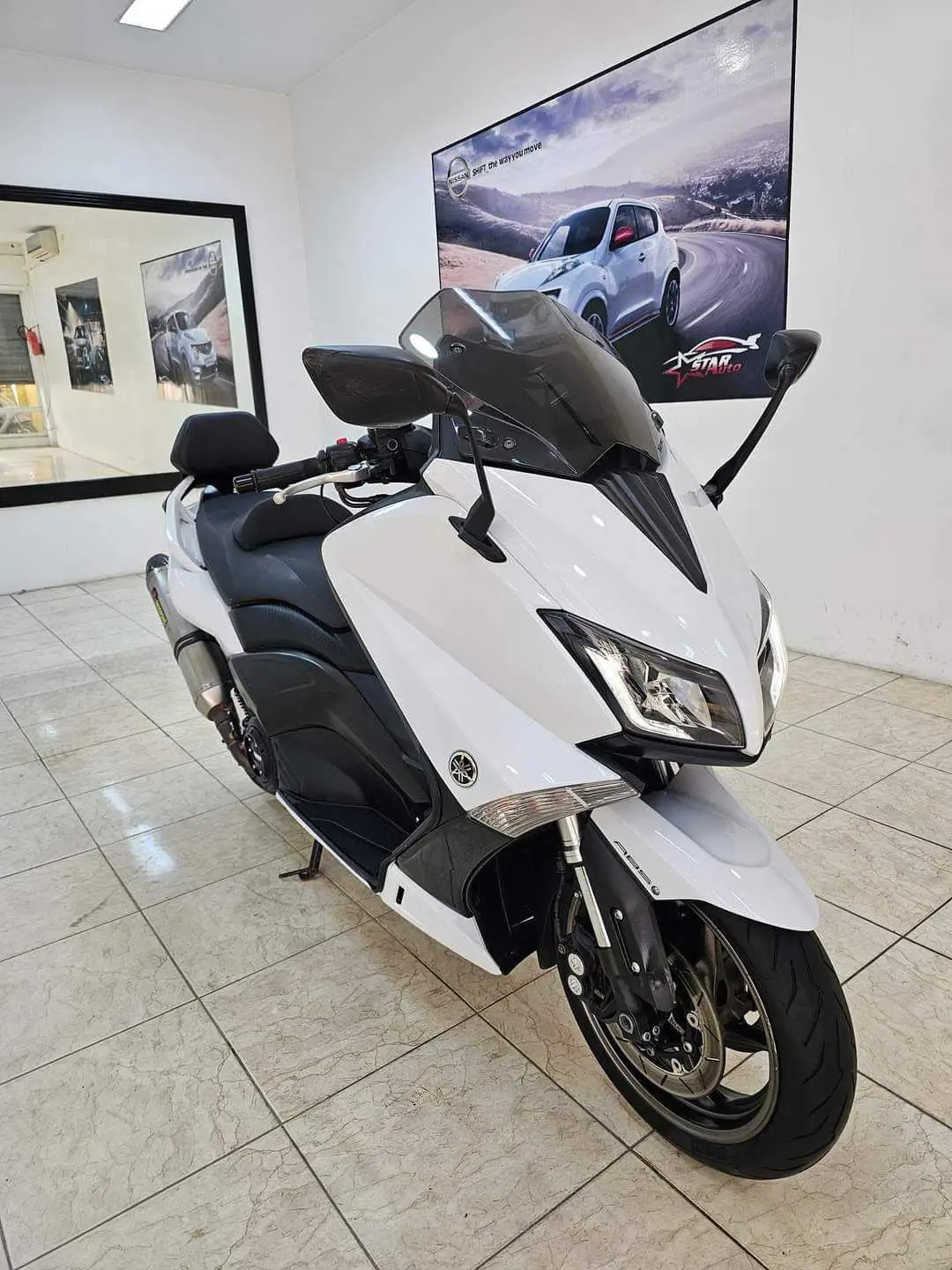  Av Yamaha Tmax Iron carte grise tunisienne fin 2015 série 31+++ tél 23964164 