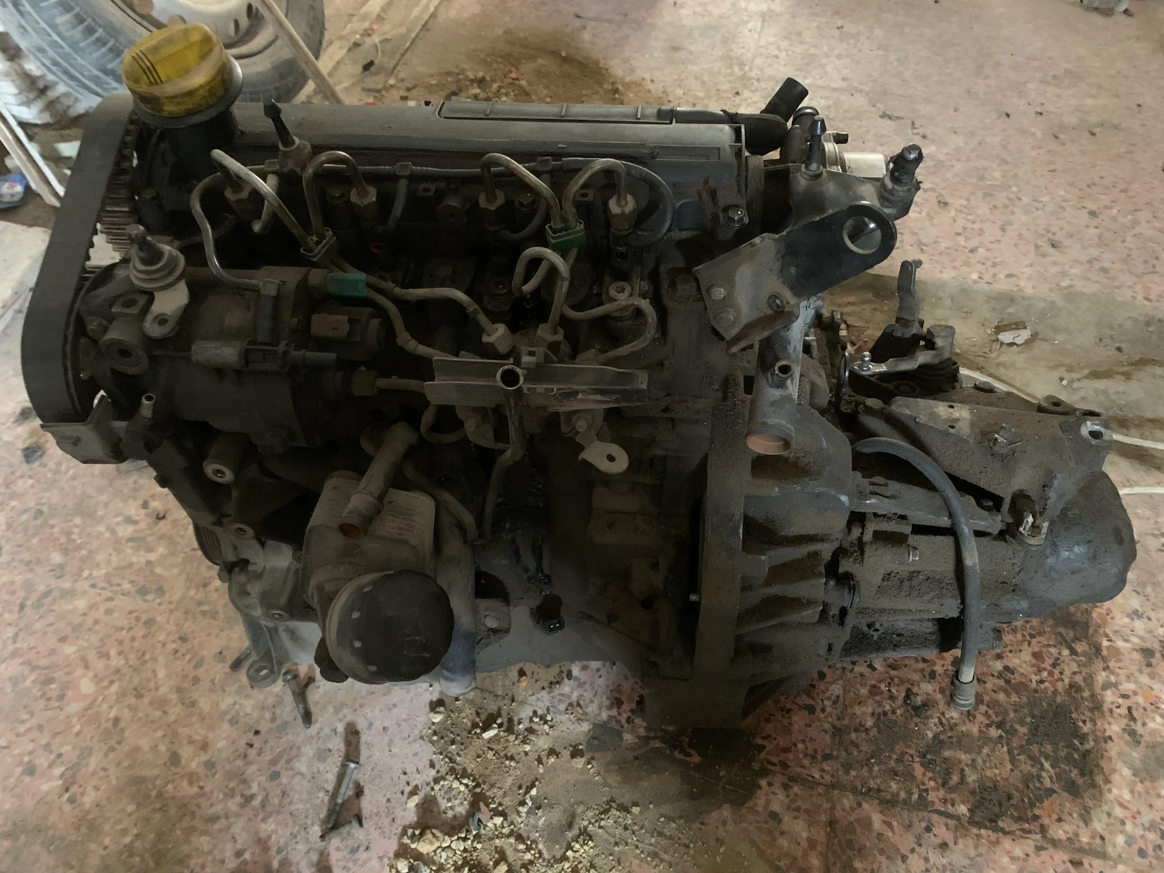  Moteur Clio 2 avec boite pour Piece 