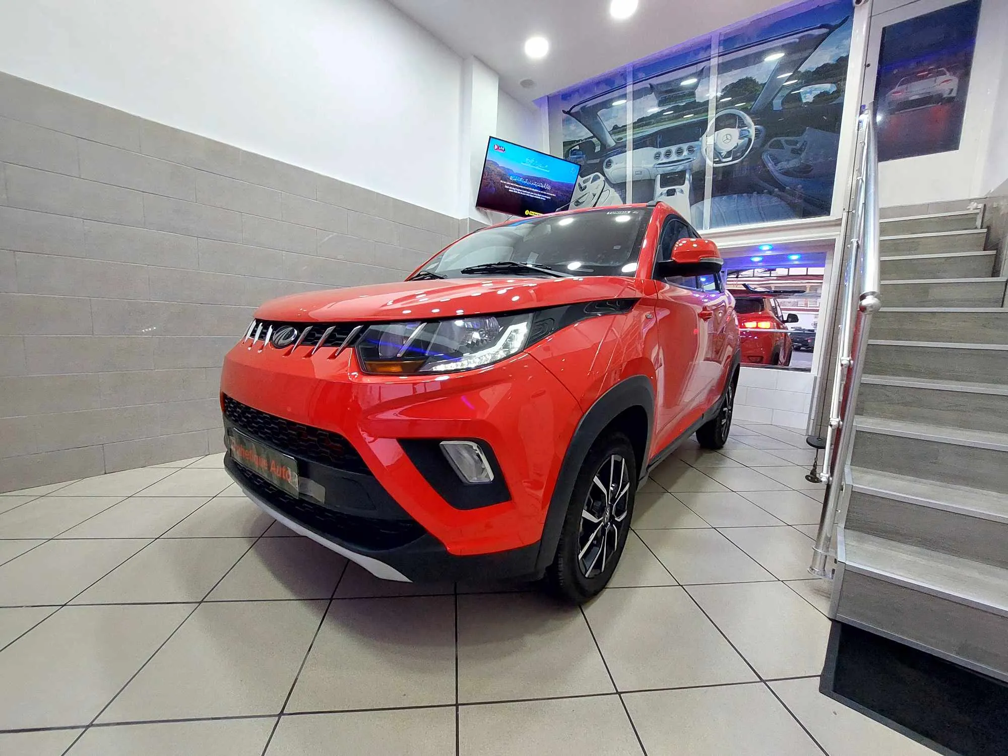  Mahindra Kuv 100k8 Premiere main Km 8000-Annee 2024-Tel 98479647 