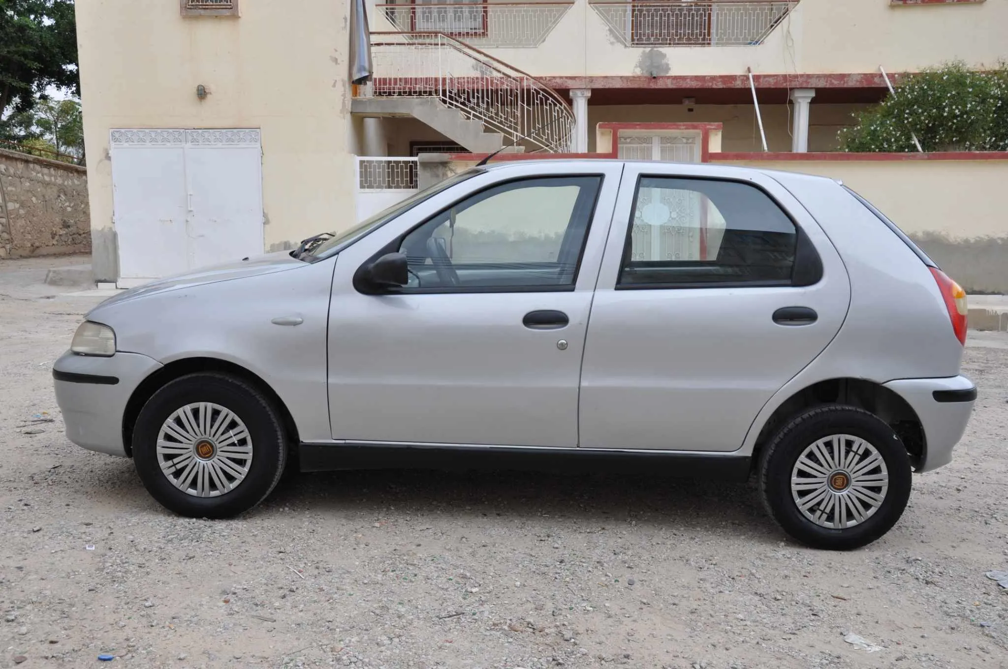  FIAT PALIO 2 Tel : 99.837.623 Prix 16.200 Dinar 