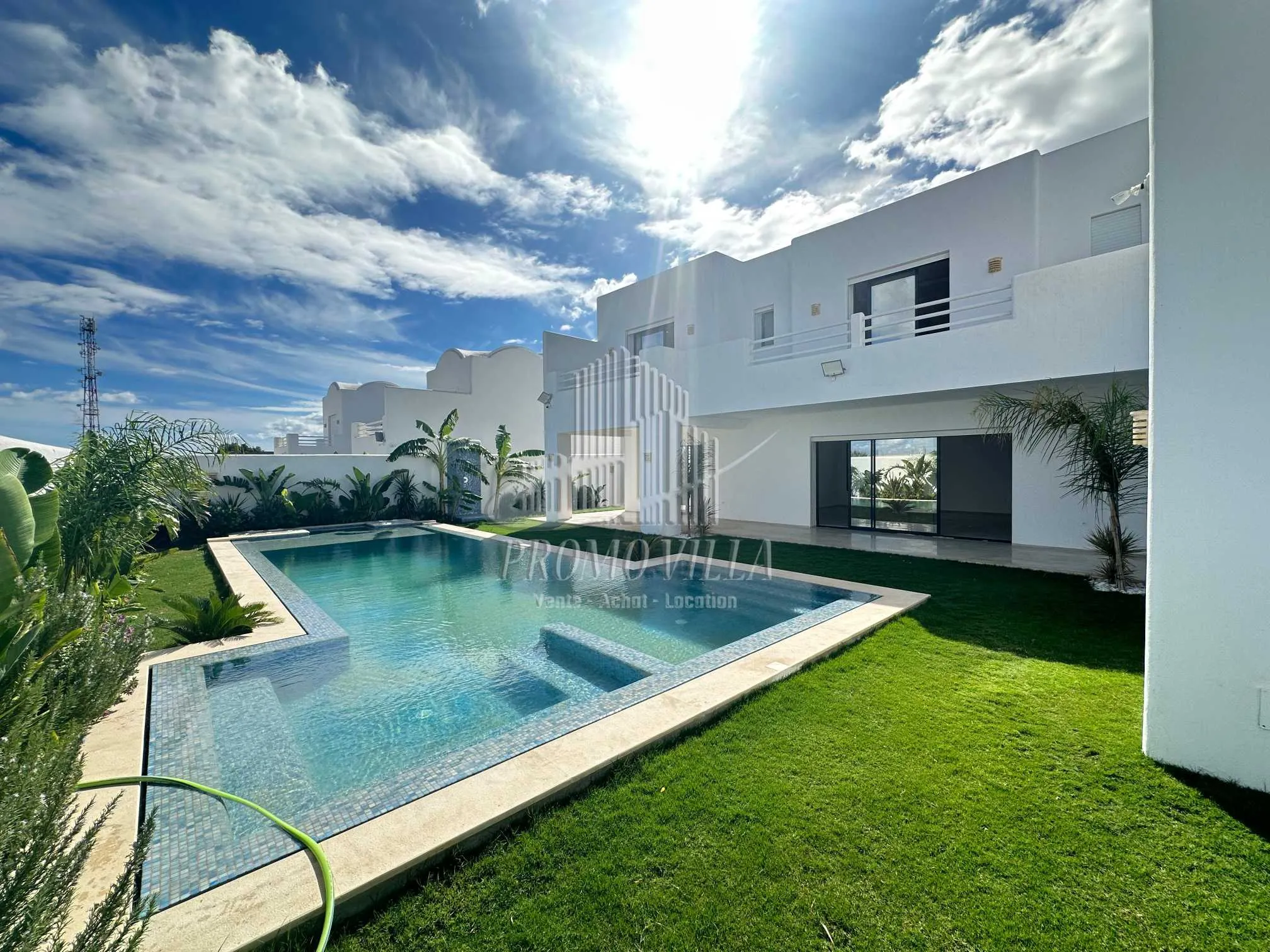  Villa Duplex S+5 avec Piscine à 400m de la Plage, Résidence Sécurisée à Mrezge, Hammamet Nord 