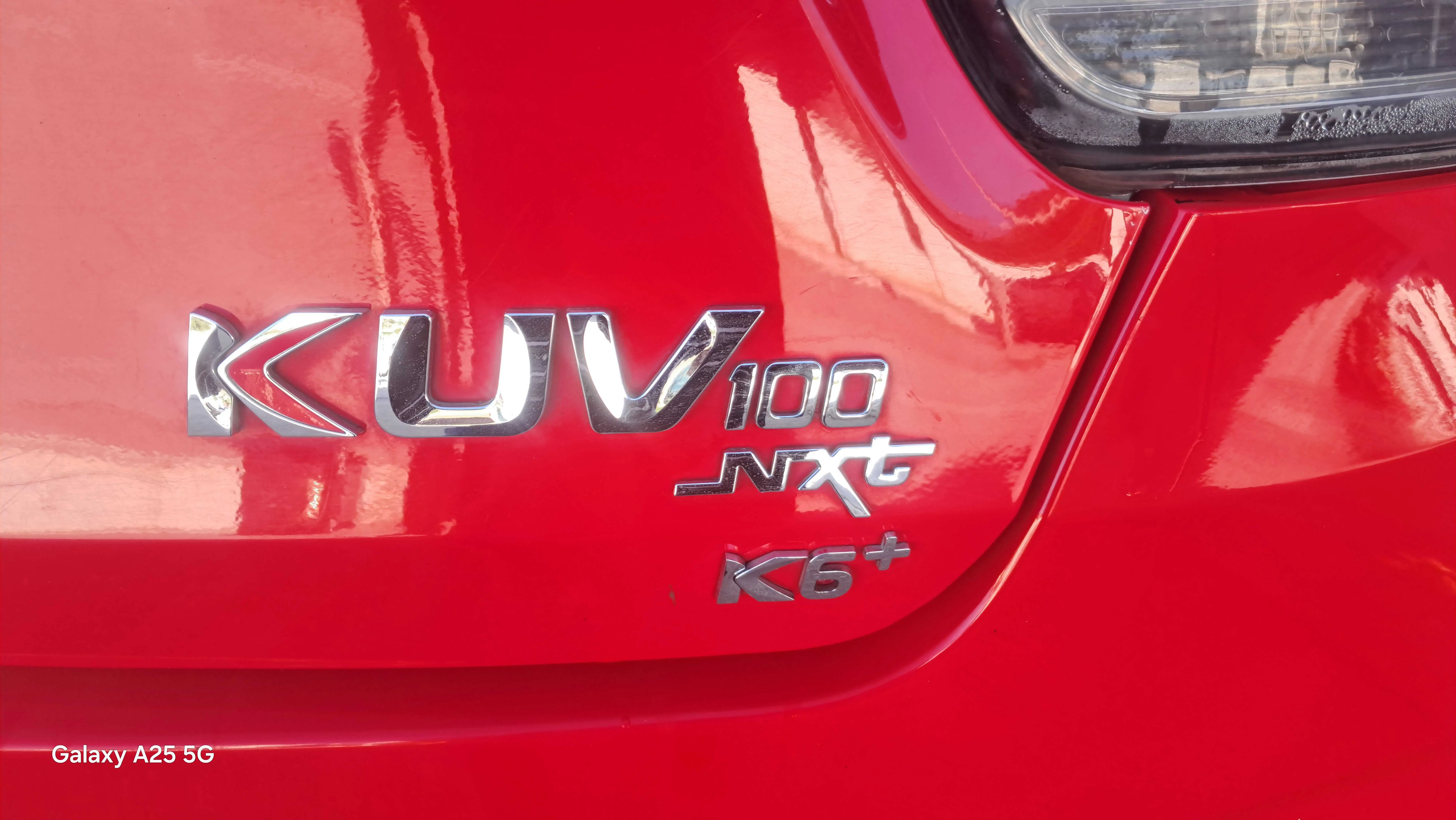  MAHANDRA KUV 100 PREMIÈRE MAIN 