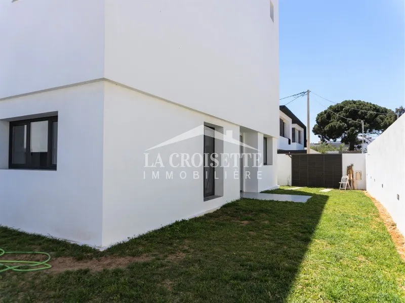  Villa S+4 à La Soukra MVV0395 