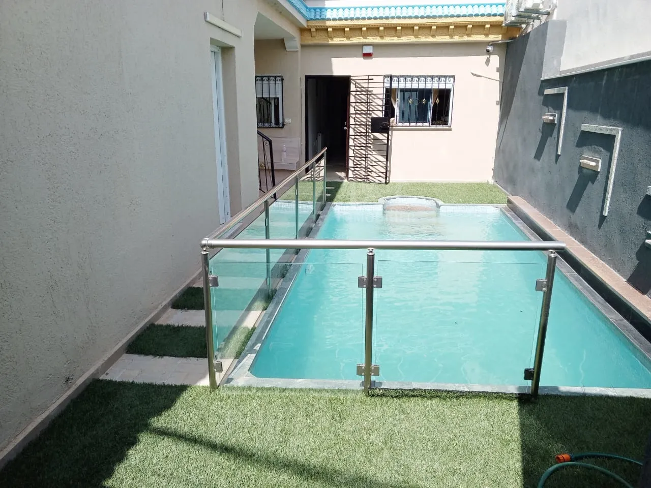  Villa de 2 étages indépendants avec piscine à vendre à 550 MD 51355351 