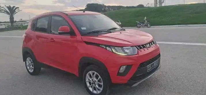  MAHINDRA KUV 100 PREMIÈRE MAIN TRÈS PROPRE 