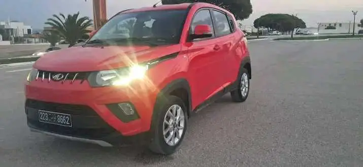  MAHINDRA KUV 100 PREMIÈRE MAIN TRÈS PROPRE 