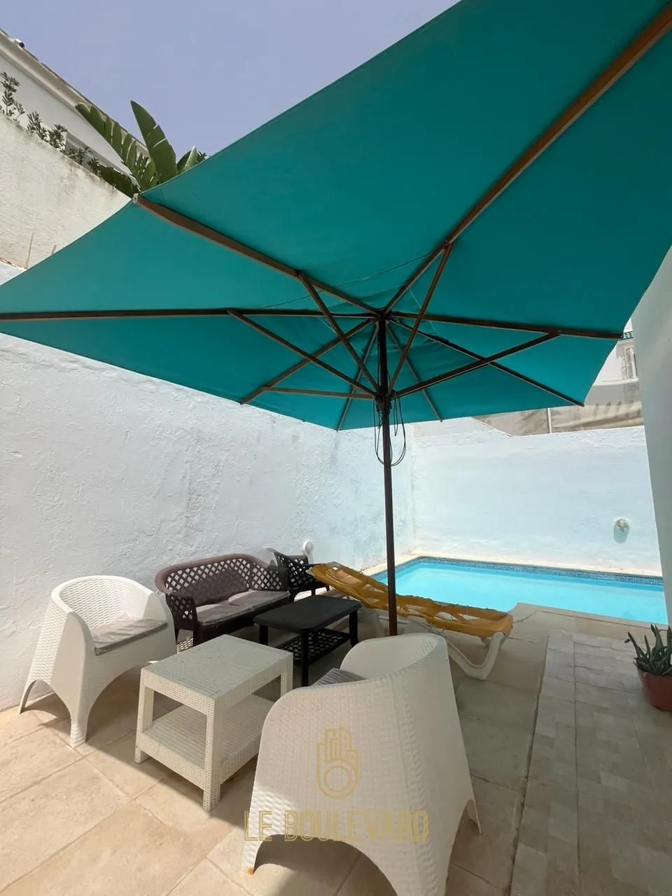  A Vendre Villa Duplex S+5 Avec Piscine à Mrezge, Hammamet Nord 