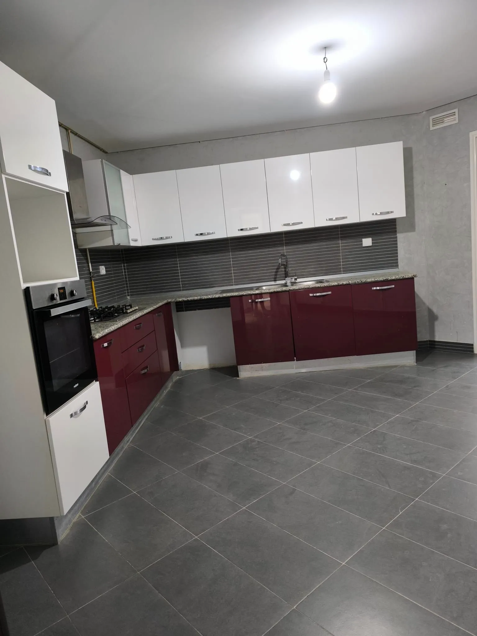  à vendre: Appartement S+4 à Ennasr2 