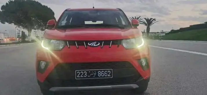  MAHINDRA KUV 100 PREMIÈRE MAIN EN TRÈS BON ÉTAT 