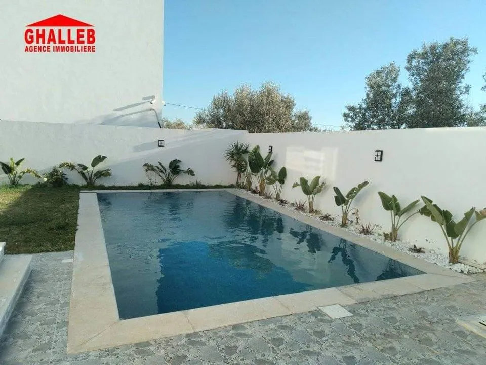  une villa avec piscine 29730412 