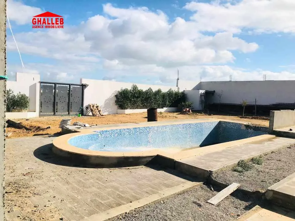  une villa 1000m avec piscine 29730412 