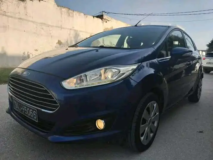  FORD FIESTA TETANIUM PREMIÈRE MAIN EN EXCELLENT ÉTAT 