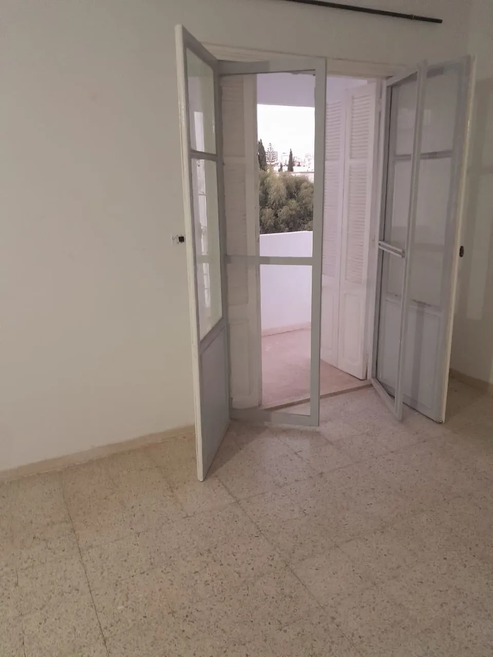  location appartement s+3 3éme étage manar 2 1000dt 