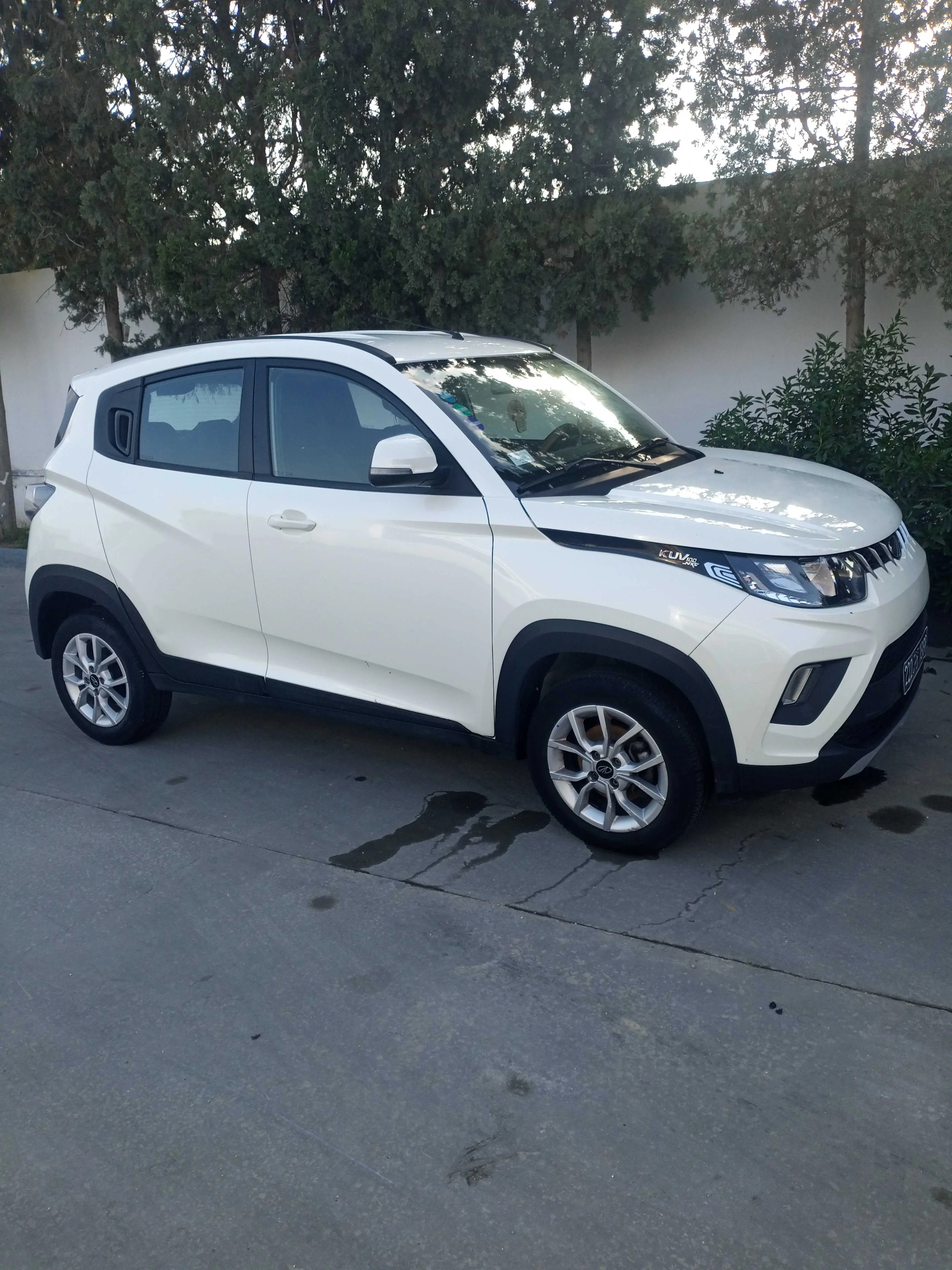  Mahindra Kuv 100 k6+ 